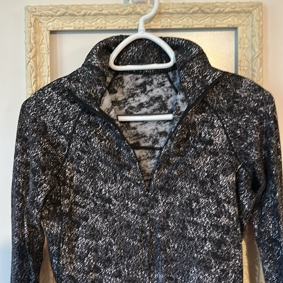 LULULEMON | Outrun the Elements 1/2 Zipper - Picture 11 of 16